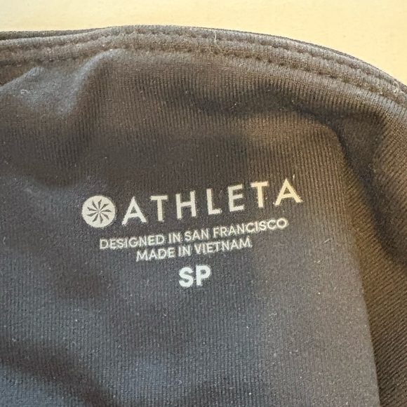Athleta Metro Leggings in black, Size Small Petite - Picture 9 of 10